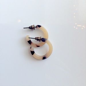Blonde Tortoiseshell Resin Hoop Earrings